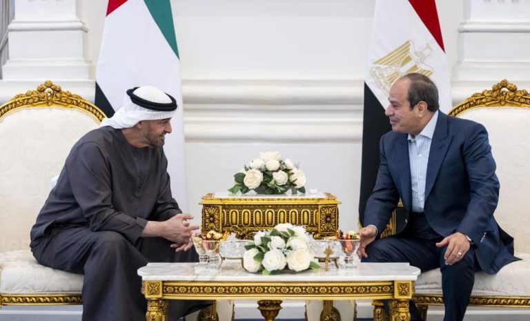 السيسي وبن زايد يناقشان الأوضاع الإقليمية في مدينة العلمين