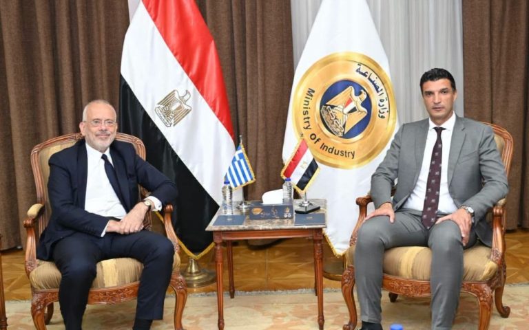 مصر واليونان تبحثان توسيع التعاون الصناعي والاستثماري في قطاعات استراتيجية