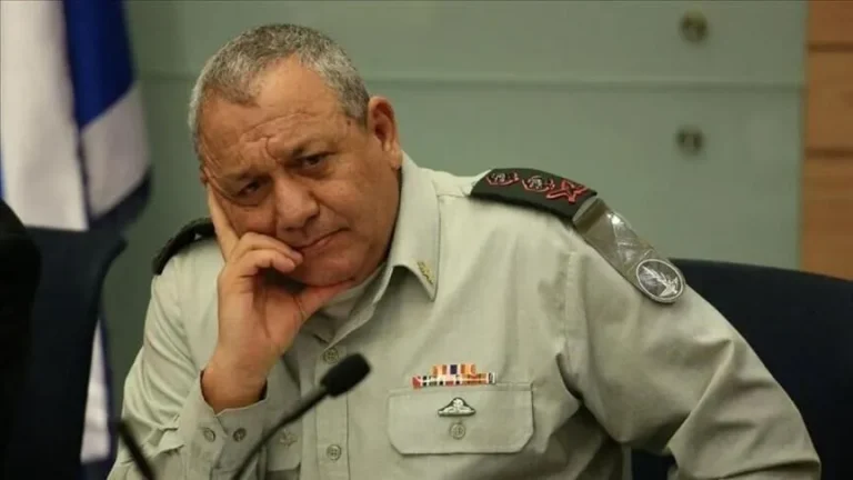 استطلاع إسرائيلي: حزب آيزنكوت يتصدر والكتلة المعارضة لنتنياهو تحصد 68 مقعدًا