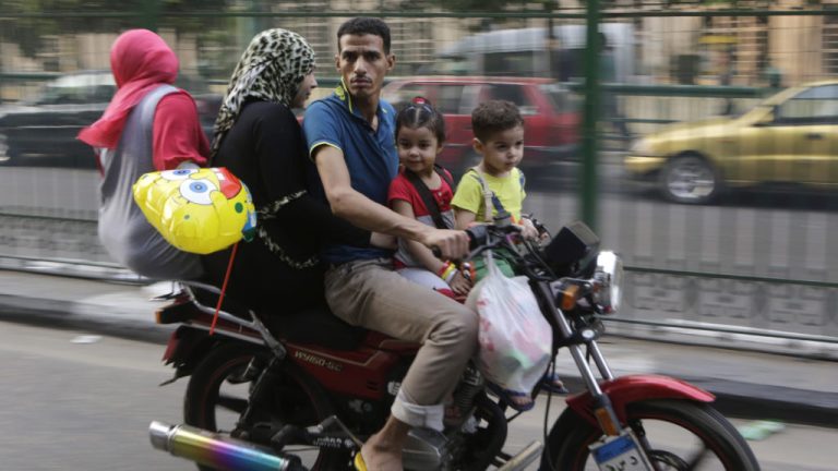 المواليد ترتفع والمنتفعات يتراجعن: فجوة جديدة تهدد السياسة السكانية بمصر