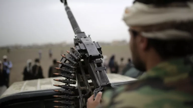 جماعة أنصار الله تعلن استهداف تحشيدات وأسلحة سعودية في منطقة المخا