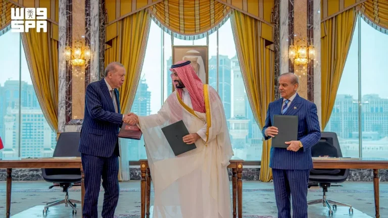 أردوغان: اتفاقية الدفاع المشترك مع السعودية وباكستان تعزز الردع الجماعي ولا تستهدف أي دولة