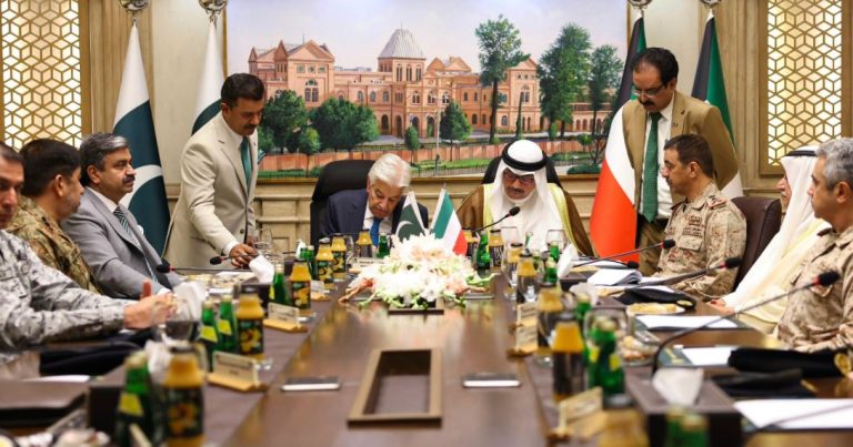 الدفاع الكويتية تعلن توقيع اتفاقية الدفاع والتعاون العسكري المشترك مع باكستان