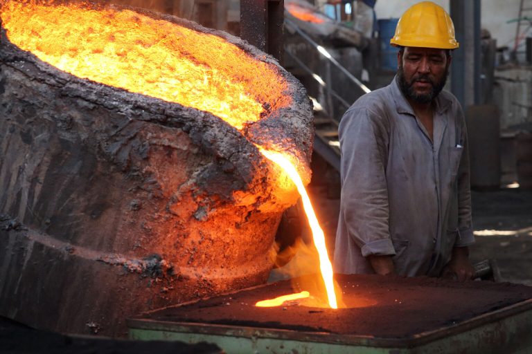 ازمة صناعة الحديد تهدد مصانع الدرفلة وتكشف اختلالات هيكلية خطيرة