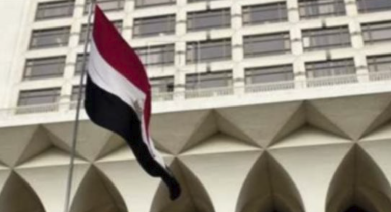 الخارجية تنفي الإنهاء الجماعي لخدمات العمالة المصرية في الإمارات ودول الخليج