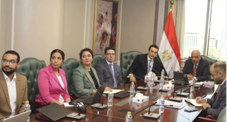 وزير الكهرباء يوجه بتسريع مشروعات الطاقة الشمسية والرياح وبطاريات التخزين