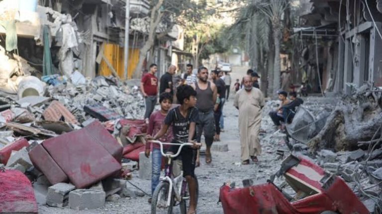 ثلاثة شهداء بخان يونس وتحذيرات أممية متصاعدة من كارثة إنسانية بغزة