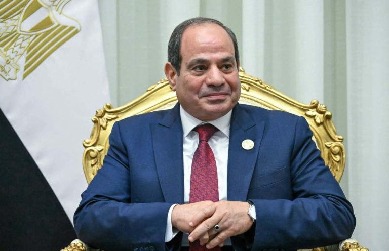 السيسي يصدر قرارات جديدة بشأن قيادات قناة السويس والمنطقة الاقتصادية