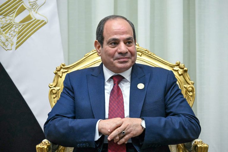 السيسي وماكرون يؤكدان ضرورة خفض التصعيد وتسوية النزاعات بالوسائل السلمية