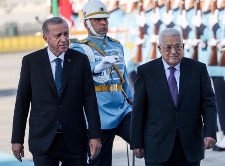 أردوغان يستقبل الرئيس الفلسطينيّ محمود عبّاس بمراسم رسمية في أنقرة