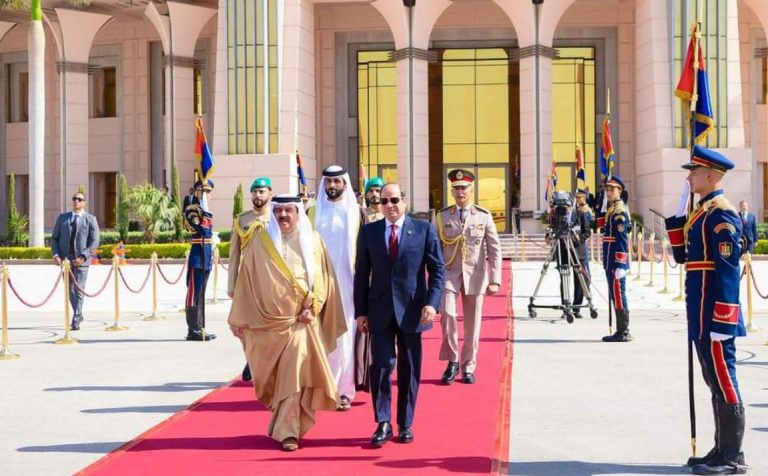 السيسي وملك البحرين يبحثان في العلمين تعزيز الشراكة الإستراتيجية والأوضاع الإقليمية