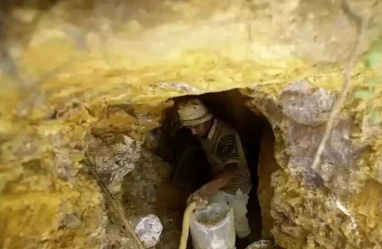 مصرع عامل وإصابة 6 آخرين في انهيار جزئي بمنجم السكري