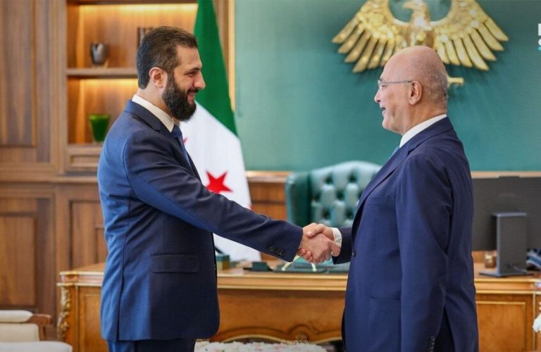 أحمد الشرع يبحث مع برهم صالح عودة اللاجئين السوريين