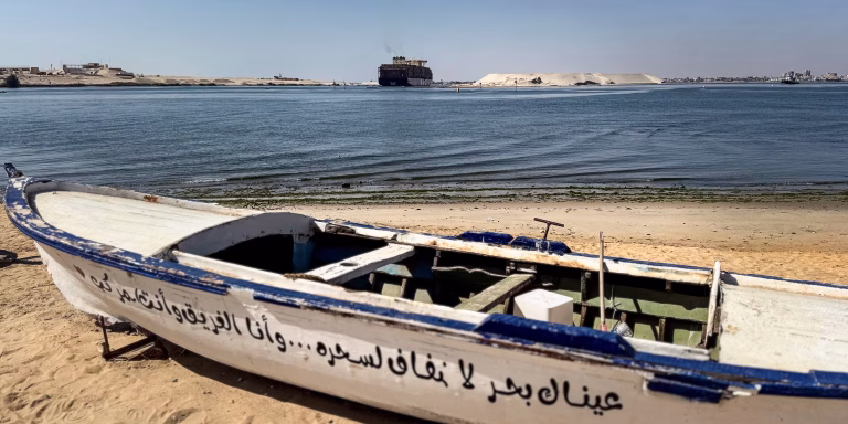 لوموند: قناة السويس.. من أسطورة استعمارية إلى رمز للتحرر والسيادة المصرية