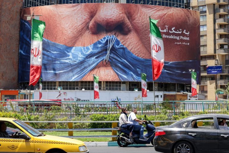 رويترز: شبكة مقامرة مرتبطة بإيران مولتها ب 4 مليارات دولار للالتفاف حول العقوبات