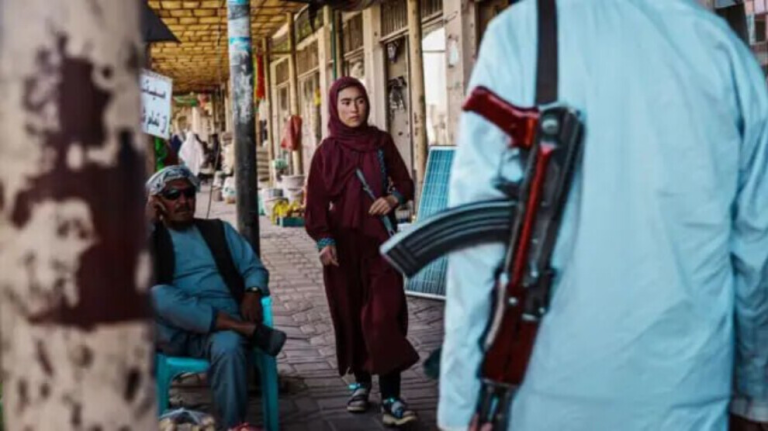 منظمة” فيمنا” الدولية لحقوق المرأة تكشف اعتقال طالبان 17 امرأة في هرات