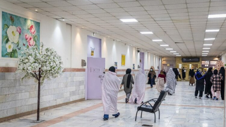 منظمة “صوت الإيرانيين المعتقلين” توثق انتهاكات وقيودا مشددة ضد السجينات بسجن قرتشك