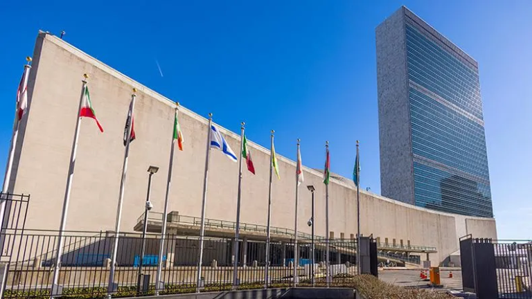 تسريبات تسقط أقنعة الحياد: موظف أممي يسرب وثائق سرية لدبلوماسيين إسرائيليين