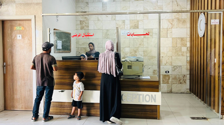 طواقم غزة الطبية تواجه الموت يوميا وتواصل الواجب الإنساني وسط ضغوط شديدة