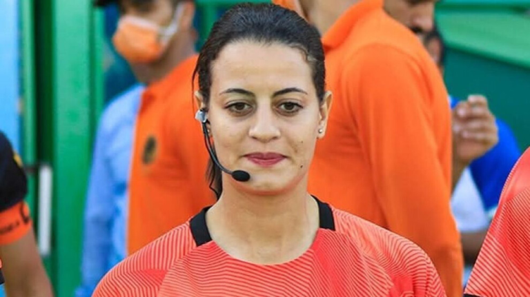 صفارة مصرية تبهر أفريقيا: شاهندا المغربي تكتب التاريخ بين الكاميرون ومالاوي