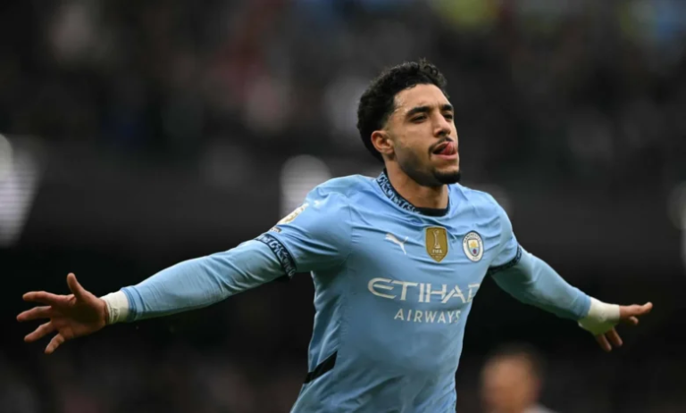عرش أفريقيا المالي بإنجلترا يظل مصريا.. عمر مرموش يخلف محمد صلاح بعقد خرافي مع السيتي