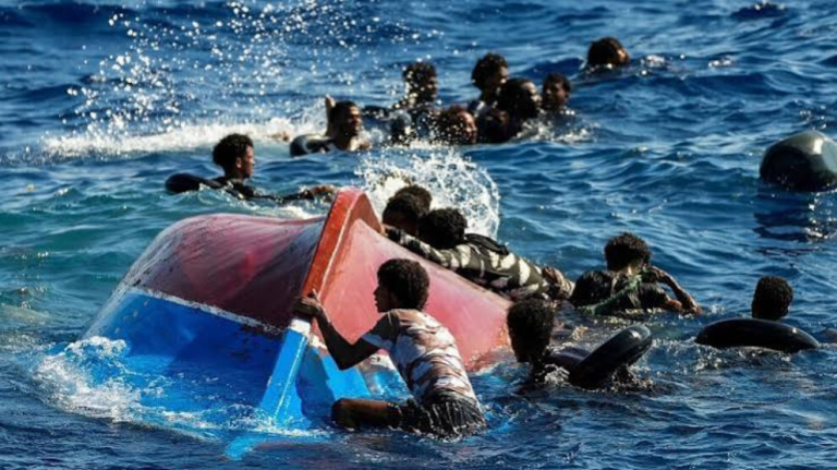 مأساة جديدة بسواحل ليبيا تودي بحياة 7 مهاجرين غرقا واختناقا وإنقاذ 50
