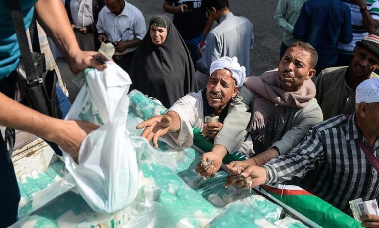 32 ألفا للعيش والراتب 8 آلاف جنية: كارثة اتساع فجوة المعيشة في مصر