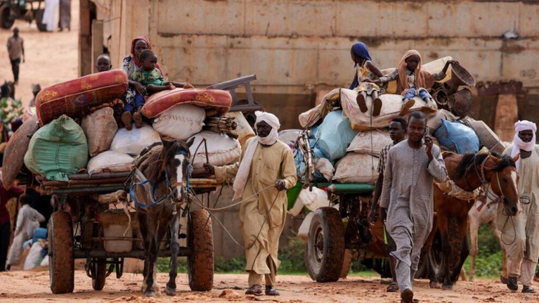 نيران الحرب وسيول الطبيعة تشرد 200 ألف سوداني جديد نحو المجهول
