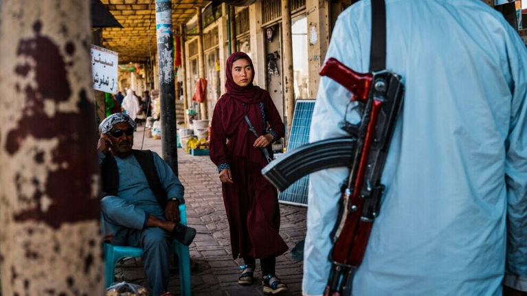 نساء أفغانستان يحصدن جائزة «تشاتام هاوس» لعام 2026 وسط إشادة عالمية