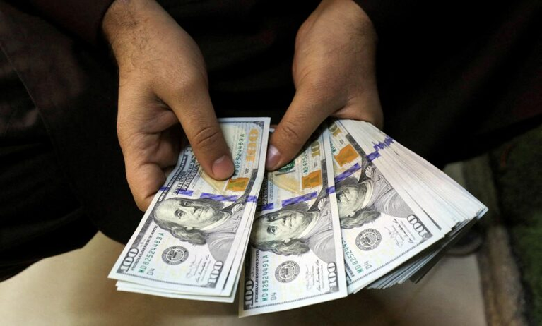 سر الرقم الصعب: كيف أطاحت تحويلات المغتربين بالسياحة وقناة السويس؟