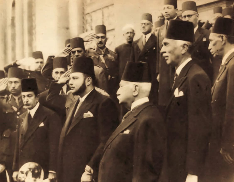 ذاكرة التاريخ: الملك فاروق يفتتح معرض الفن الايراني في ابريل 1943