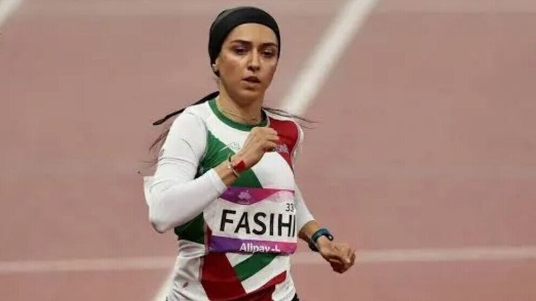 صدمة رياضية.. بطلة إيران الأولمبية تعلن انسحابها من بطولة العالم احتجاجا على منعها دوليا