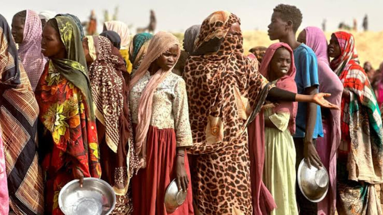 كارثة إنسانية مرعبة بالسودان.. الملايين يفرون والمسيرات تضرب والأمم المتحدة تستغيث