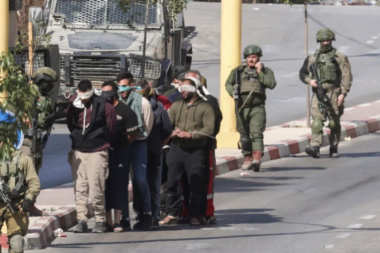 مأساة الأسرى الفلسطينيين بسجون إسرائيل وسط تفشي التجويع والتعذيب
