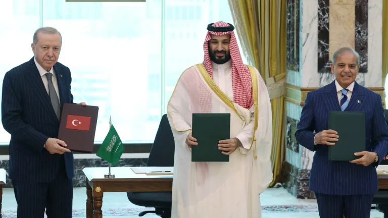 ميدل إيست آي: السعودية عارضت انضمام مصر إلى اتفاق مكة وسط تراجع الثقة في القاهرة