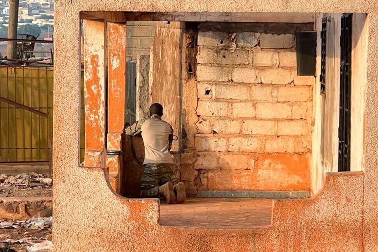 فدية رهينة بـ50 مليون دولار موّلت هجوم القاعدة في مالي وامتدت إلى اليمن وقيادة التنظيم
