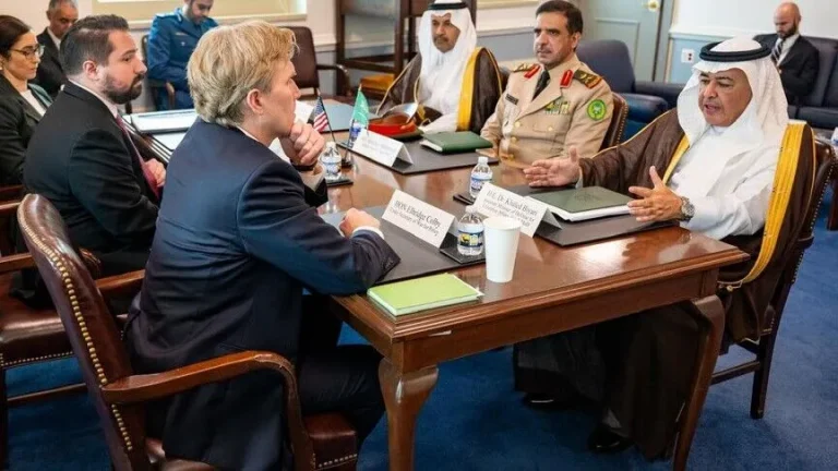 مساعد وزير الدفاع السعودي يبحث في واشنطن توسيع التعاون بالصناعات العسكرية