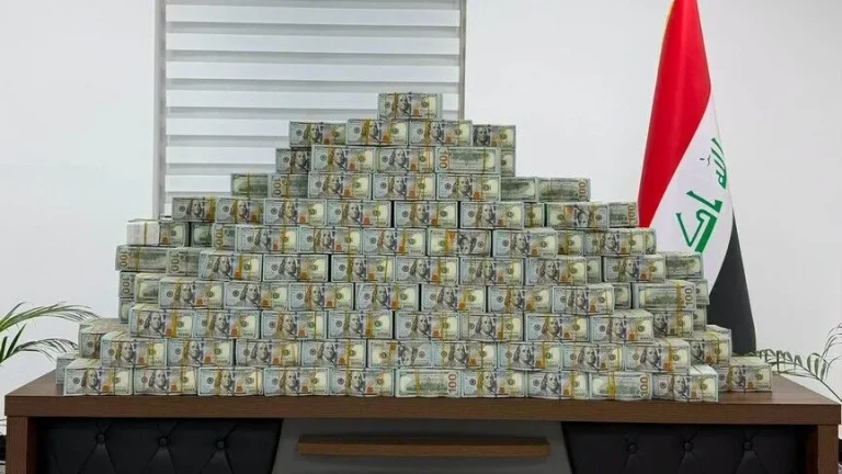 العراق يضبط 20 مليون دولار ويسترد 60 كيلوغرامًا من الذهب في قضية فساد بوزارة النفط