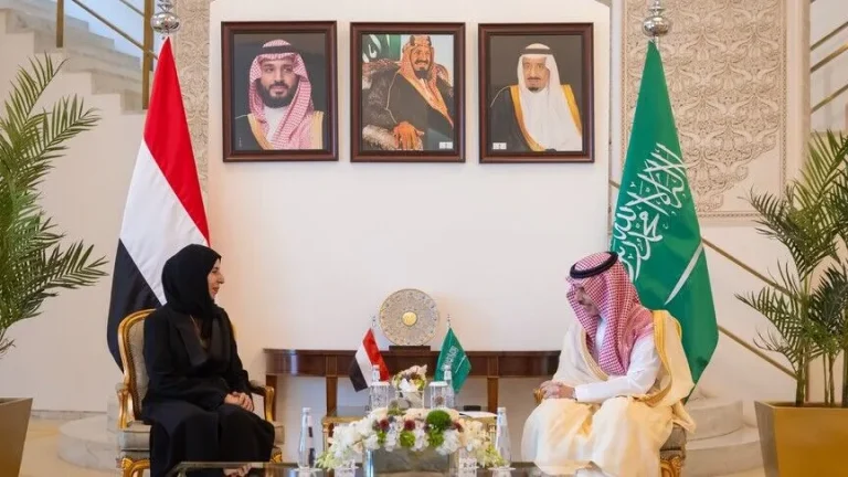 السعودية تبحث مع اليمن مستجدات المنطقة ودعم أمن واستقرار اليمن