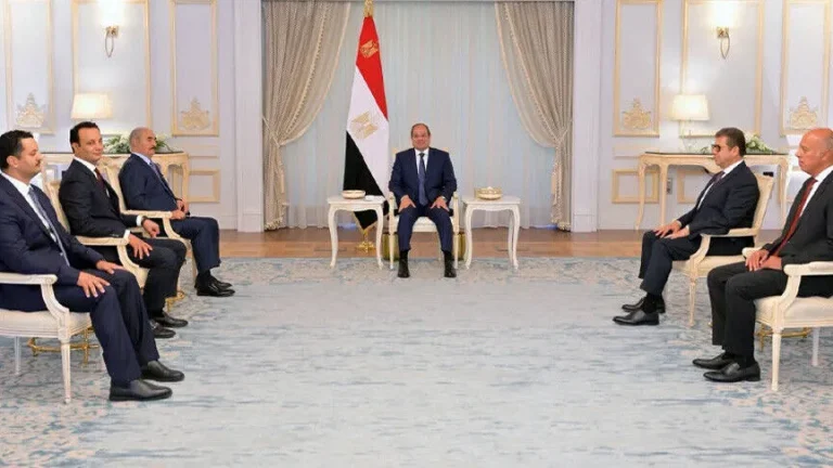 السيسي وحفتر يؤكدان دعم استقرار ليبيا وتوحيد المؤسسات وإجراء الانتخابات