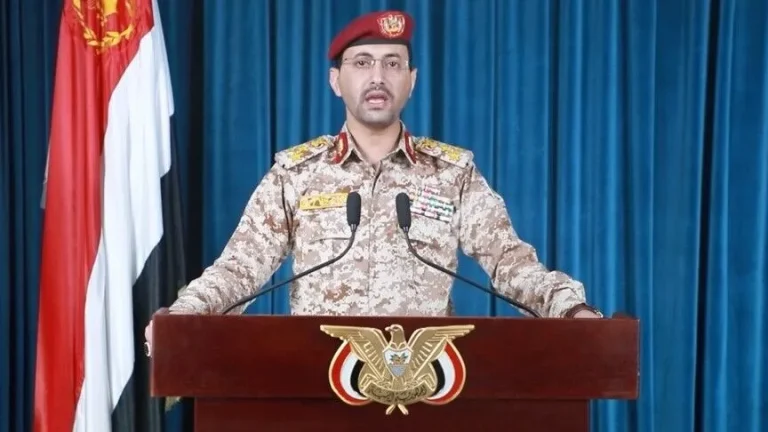 الحوثيون يعلنون استهداف سفينة نفط سعودية قبالة ينبع بصواريخ باليستية