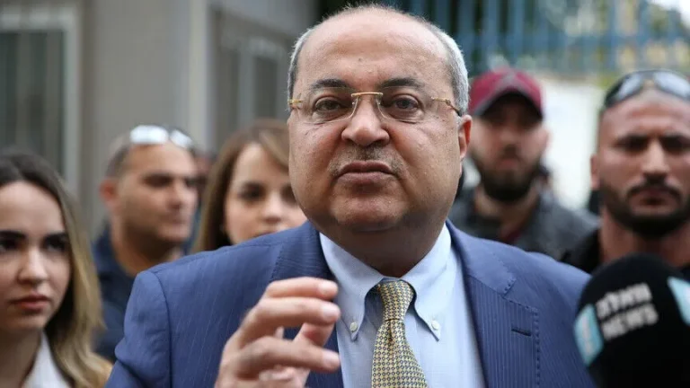 إسرائيل تمنع النائب أحمد الطيبي من زيارة الطبيب الفلسطيني المعتقل حسام أبو صفية