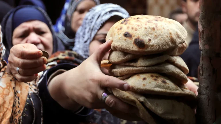 تداعيات صراعات البحر الأسود تدق الأبواب.. هل ينجو “رغيف العيش” في مصر من براثن الغلاء العالمي؟
