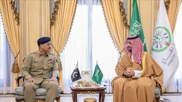 السعودية وباكستان تبحثان مواجهة الهجمات على مكة والمنشآت المدنية والاقتصادية