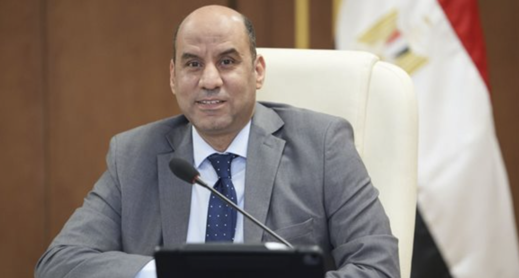 وزير العمل يعتمد معايير جديدة لترخيص مراكز تدريب «مساعد الخدمات الصحية»