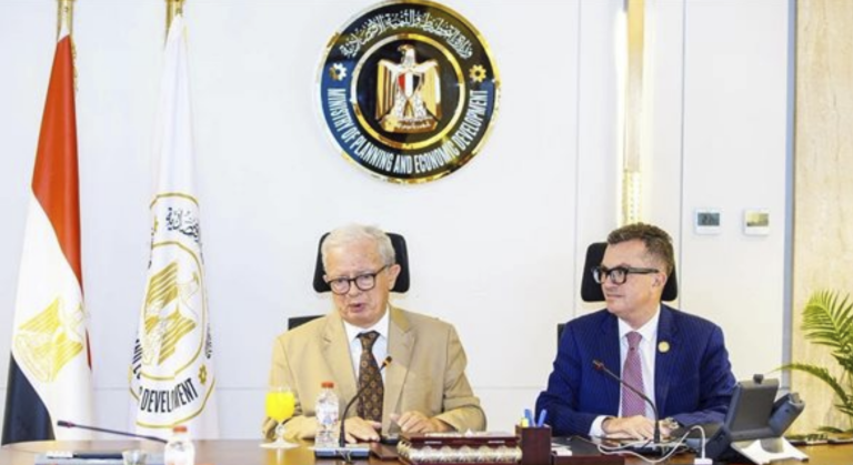 مصر تبحث مع بنك الاستثمار الأوروبي توسيع التمويل المبتكر وضمانات مشروعات البنية التحتية