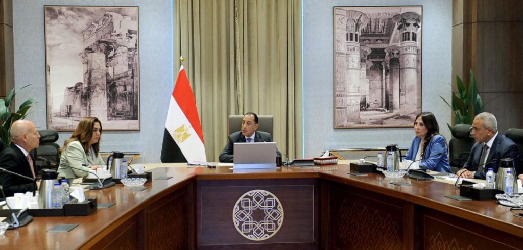 مدبولي يوجه بالبدء في تشجير الطريق الدائري وعدد من المحاور والطرق الرئيسية