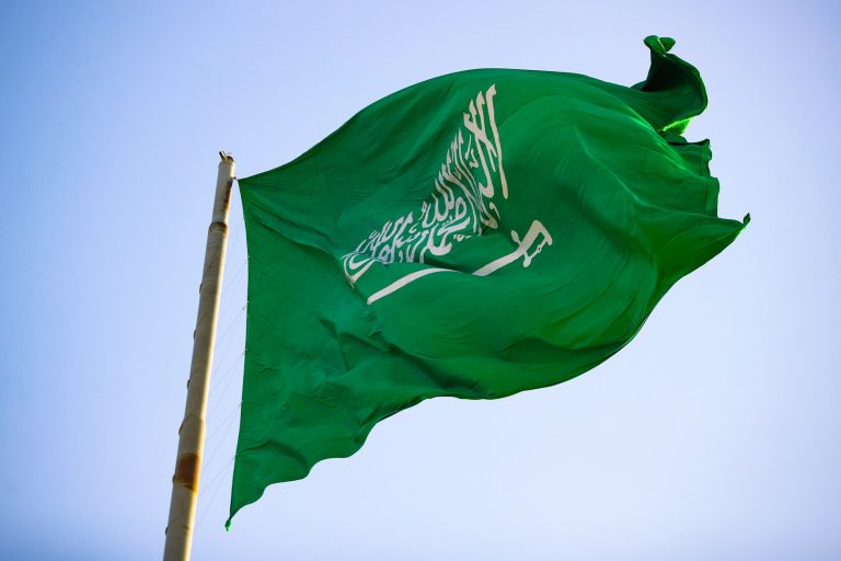 السعودية تطلق تحذيرات في أبها وخميس مشيط تحسبا من هجوم محتمل