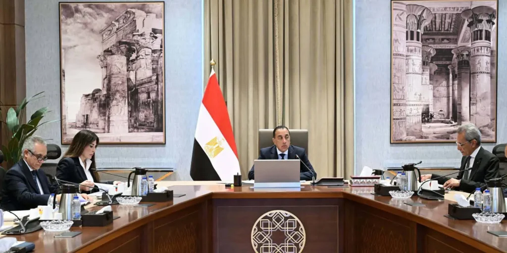 مدبولي: تقريب الخدمات الحكومية من المواطنين بالقرى بدلًا من الانتقال إلى المدن والمراكز