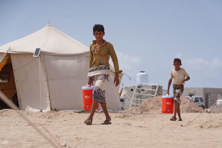 لوموند: الأمم المتحدة تتوقع نزوح 230 ألف يمني ولجوء 10 آلاف إلى جيبوتي خلال الأشهر المقبلة